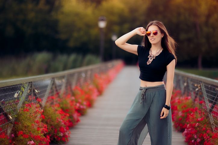 Cómo combinar prendas crop top
