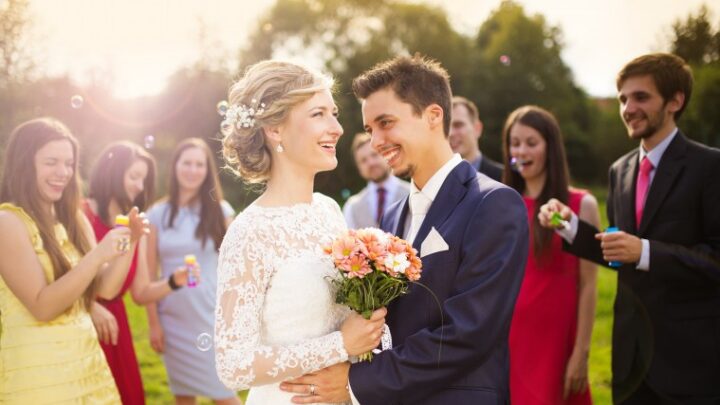 Consejos sobre cómo vestir en una boda de día
