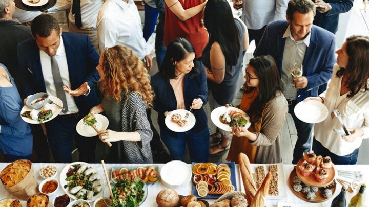 Cómo vestir para un almuerzo informal