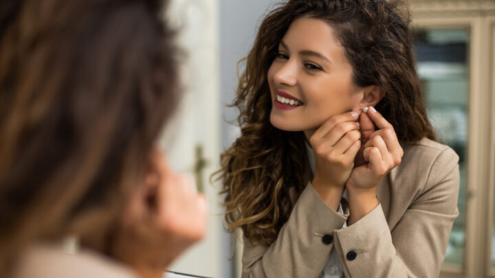 ¿Qué pendientes te favorecen más según la forma de tu cara?