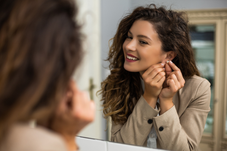¿Qué pendientes te favorecen más según la forma de tu cara?