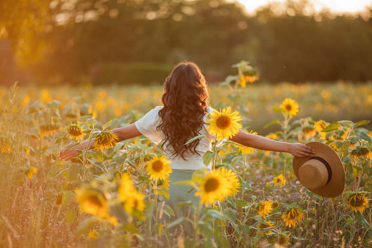 Tendencias en moda y perfumes para mujer: guía primavera-verano